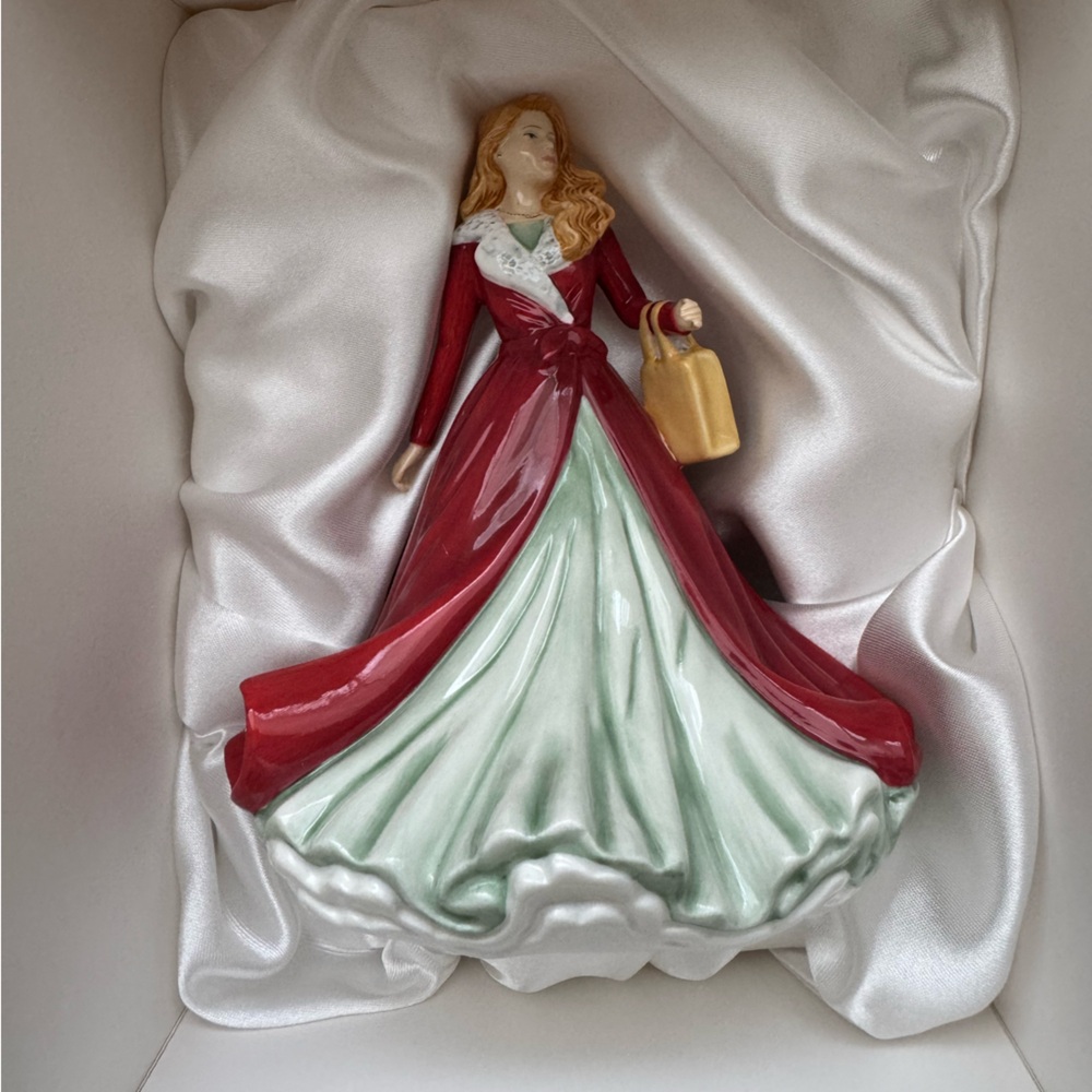 ROYAL DOULTON “TIS THE SEASON”